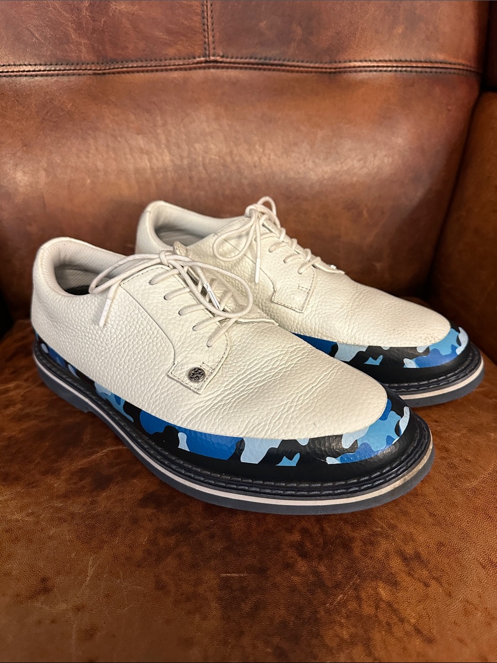 G/FORE White Leather Golf Oxfords with Blue Camo Trim Men’s 9.5